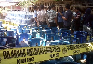 Team unit krimsus polresta bekasi kota  Ungkap Pelaku Oplosan Gas