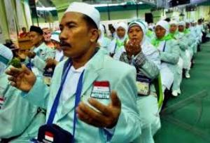 Ratusan Calon Jemah Haji Bekasi Tertipu