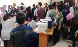 Berjubel, Masyarakat Keluhkan Pelayanan Disducapil Kota Bekasi
