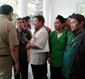 Masalah Sampah “ Pemuda Ansor Minta Ahok Revisi MoU Pemprov DKI Dan PT GTJ “