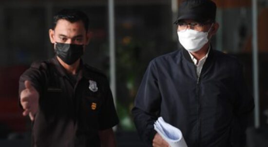 kpk-periksa-ketua-dprd-bekasi-2_169